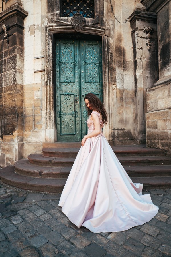 Robe de soirée orientale pas cher : élégance accessible pour toutes