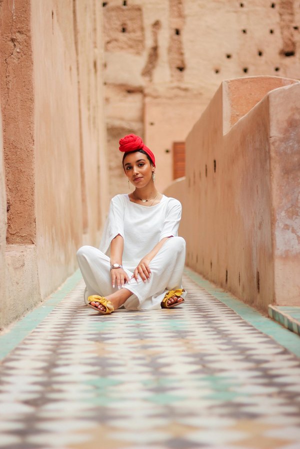 L'incontournable djellaba blanche femme : chic et pratique
